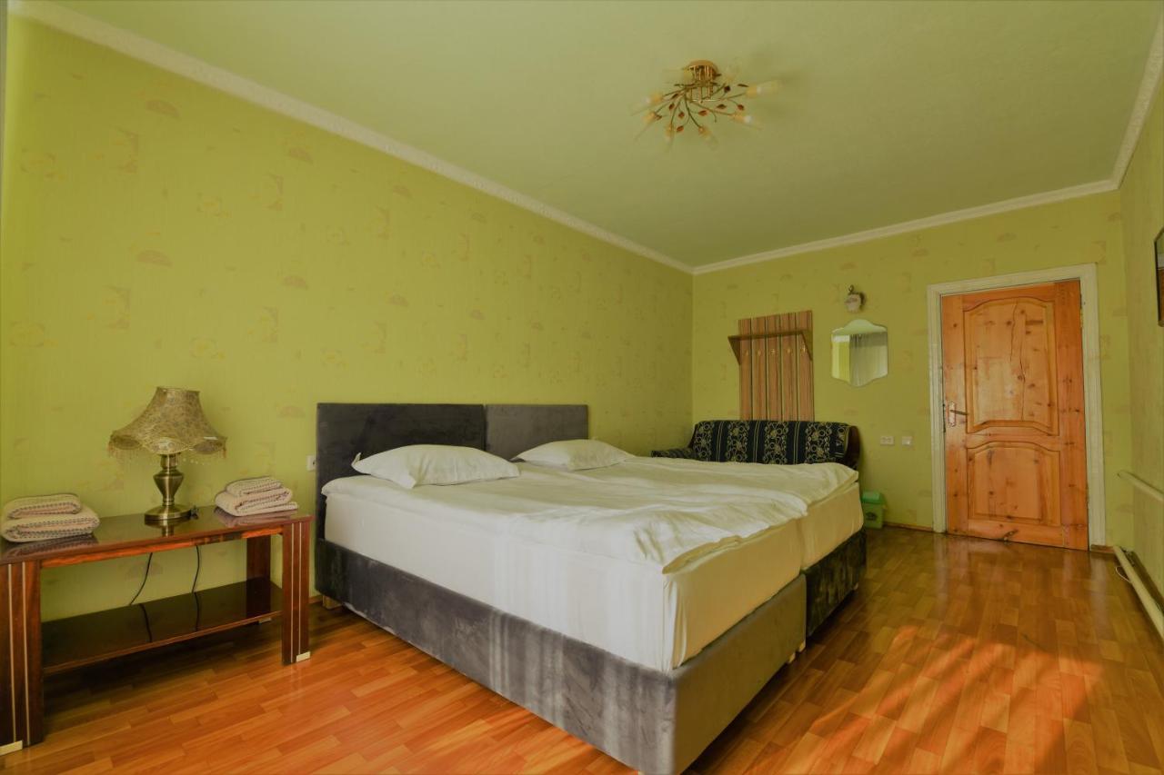 Jamilya'S B&B Guest House Karakol Exterior foto